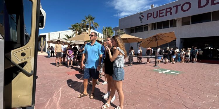 ARRIBA CRUCERO “KONINGSDAM”, ESTIMA DERRAMA ECONÓMICA SUPERIOR A LOS 4 MDP