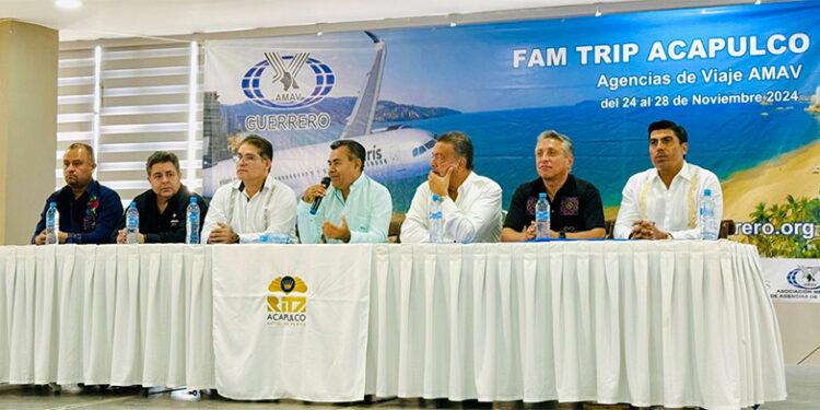 Recibe Gobierno de Abelina López Rodríguez a agentes de viajes