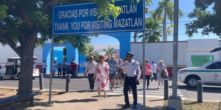 Arriba crucero Majestic Princess a Mazatlán y el turismo se apodera del puerto