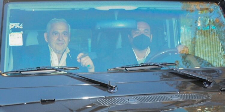 El empresario Alonso Ancira el 19 de abril de 2021, cuando salió a abordo de su camioneta del Reclusorio Norte.