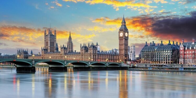 El turismo global cerrará el año en los niveles prepandemia, según un estudio Londres