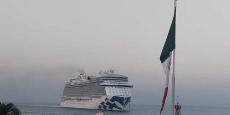 Arriba el sexto crucero del mes a Puerto Vallarta