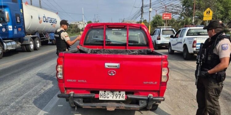 La Policía desarrolla operativos por el feriado de Difuntos.