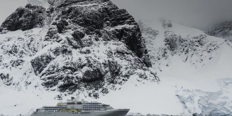 Tres barcos, 34 viajes, y hasta 80 puntos de desembarco con Silversea en la Antártida