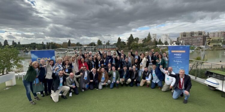 Encuentro masivo de agencias de viaje independientes en la etapa andaluza de la gira Con Altura
