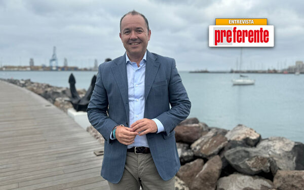 “La sociedad canaria dejó de ser pobre gracias al turismo”