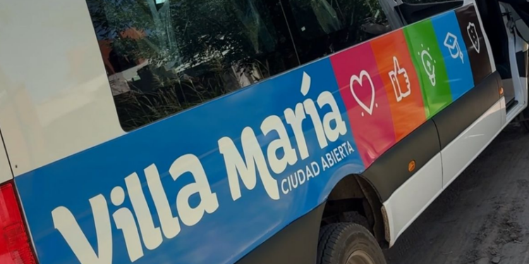 La nueva unidad de transporte realiza 12 viajes diarios para estudiantes con discapacidad