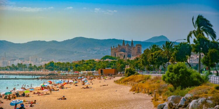 Las 10 mejores ciudades del mundo para visitar en 2025, según Lonely Planet, y una es española