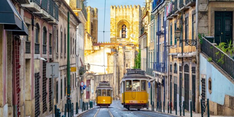 Lisboa, castillos del Loira o San Sebastián... ¿Todavía no sabes dónde viajar en Navidad?