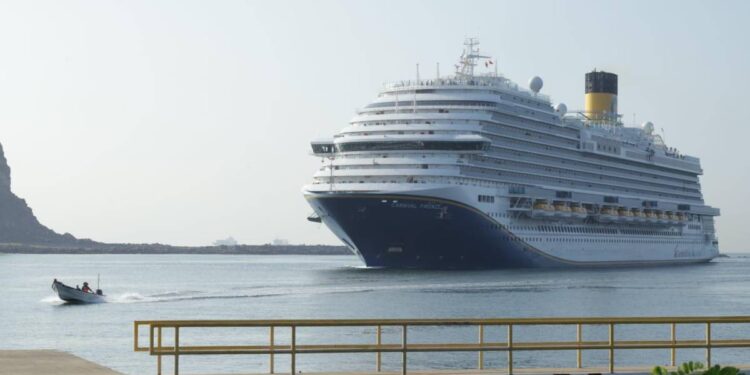 Arriban a Mazatlán dos cruceros turísticos con 8 mil 533 pasajeros y 3 mil 31 tripulantes