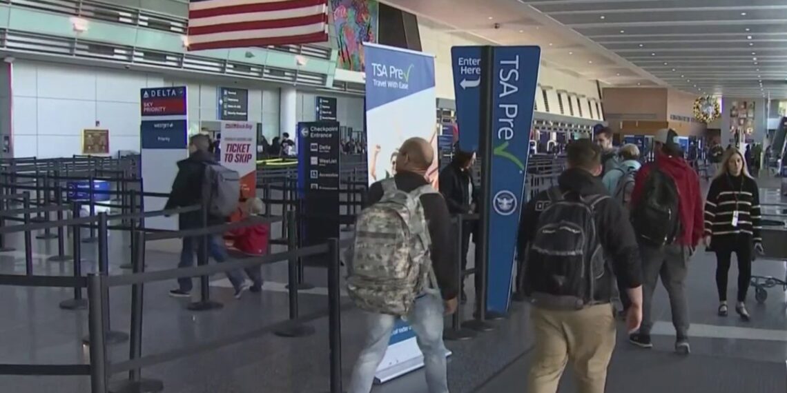 Viajes de Thanksgiving transcurren sin percances en el aeropuerto Logan – Telemundo Nueva Inglaterra