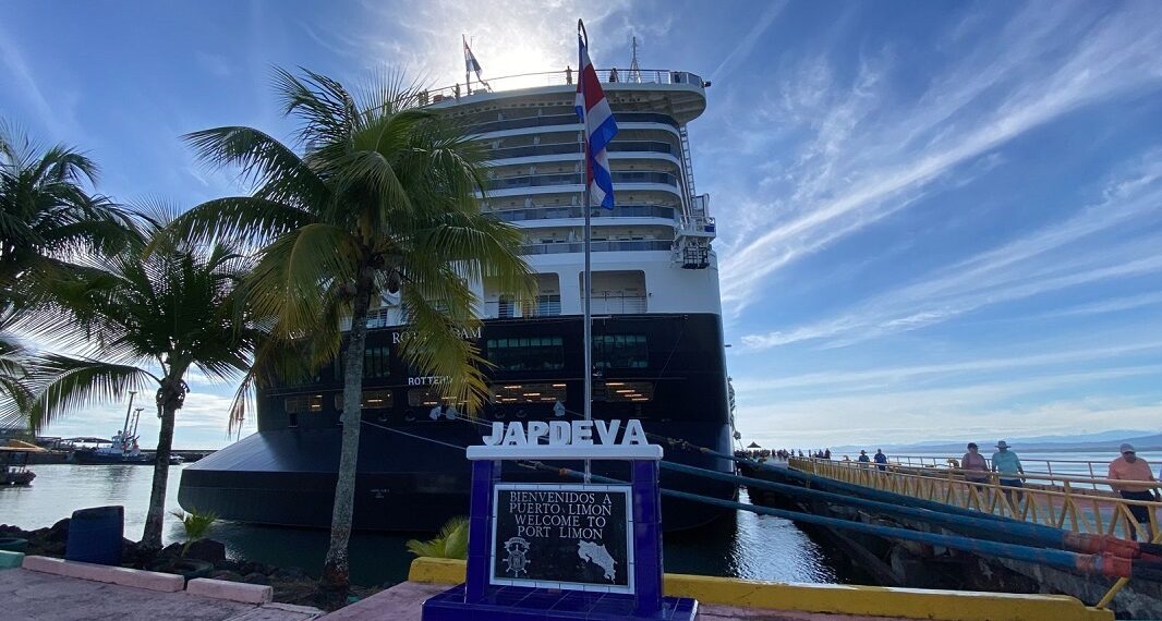 Puerto Limón recibe al gran Rotterdam crucero que arribó con 2400 excursionistas