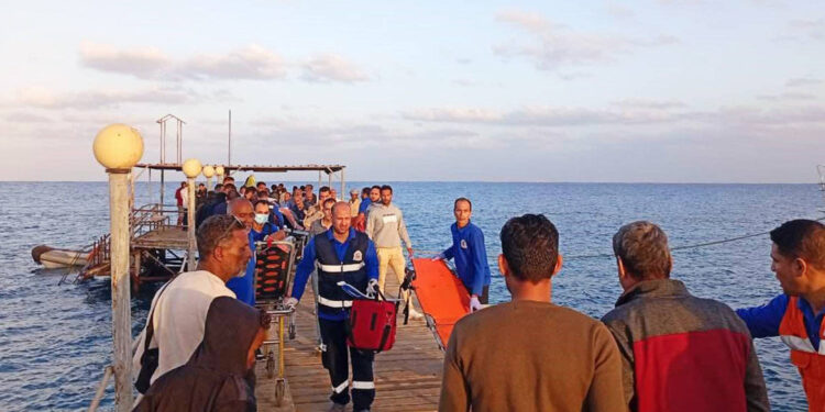 Recuperados los cuerpos del crucero volcado frente al Mar Rojo de Egipto, 13 siguen desaparecidos