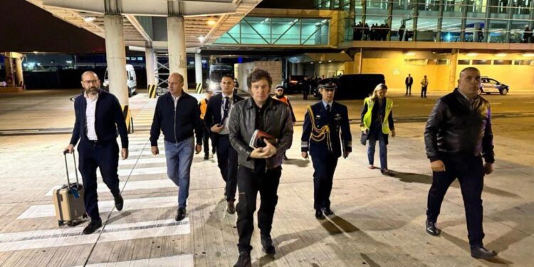 Vuelven los viajes de Milei. Persiguiendo a Trump