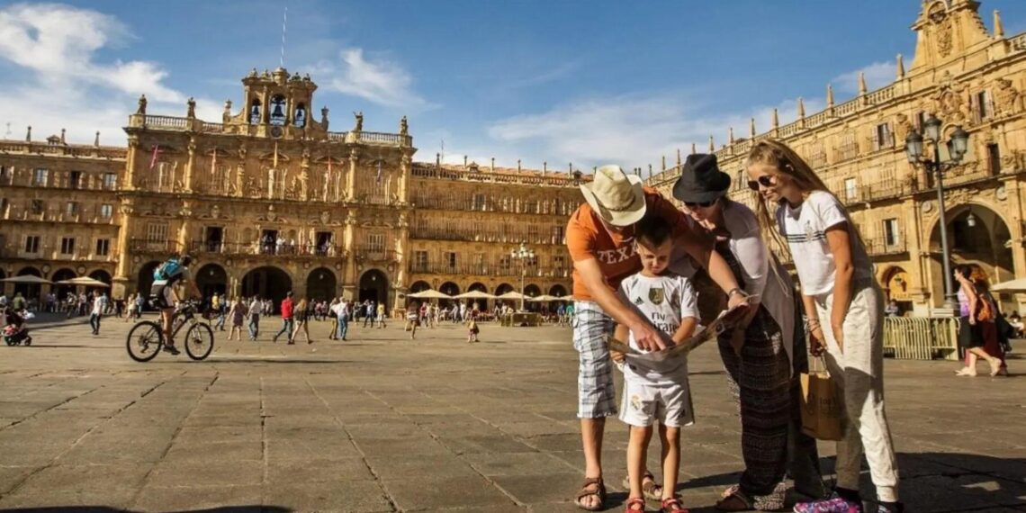 turistas plaza mayor salamanca