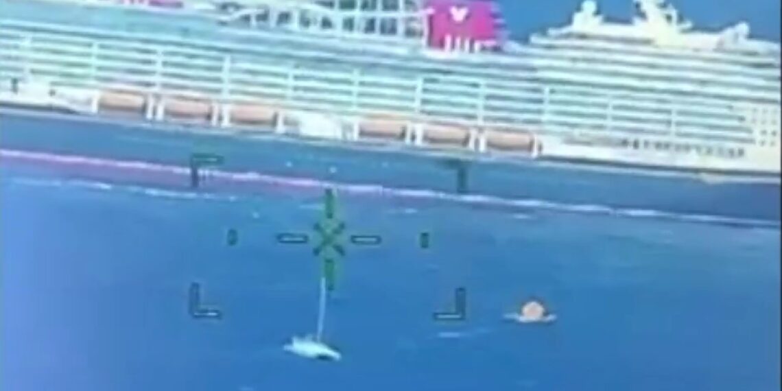 VIDEO | Crucero de Disney rescata a cuatro personas que pedían auxilio en Bermudas