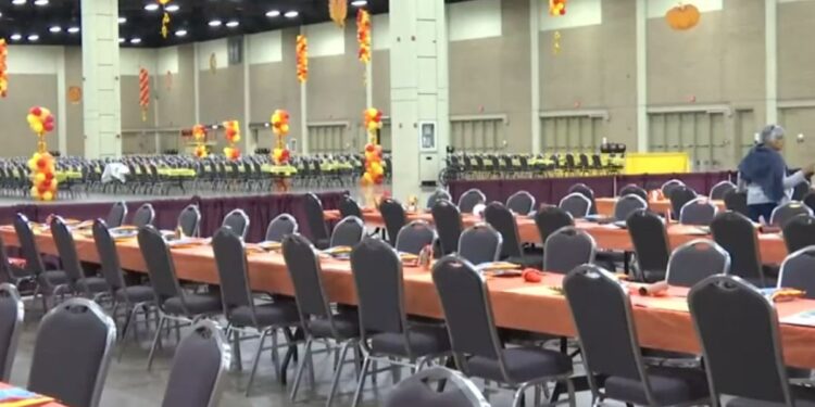 Viajes gratis de VIA a cena de Acción de Gracias de Raúl Jiménez – Telemundo San Antonio (60)