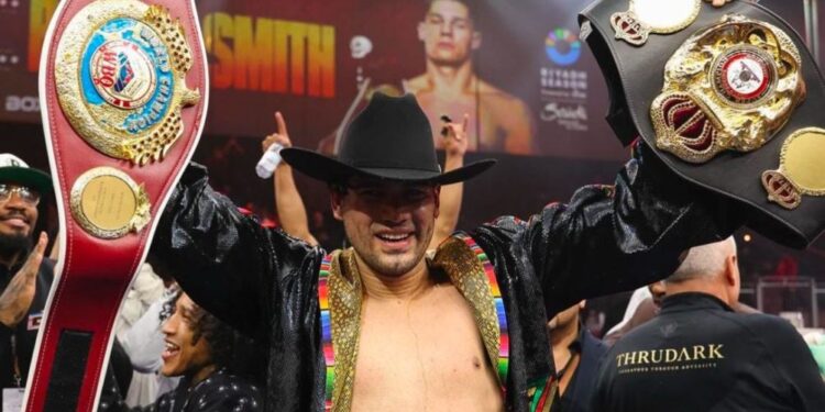 'Zurdo' Ramírez vence a Chris Billam-Smith y unifica dos cinturones de peso crucero