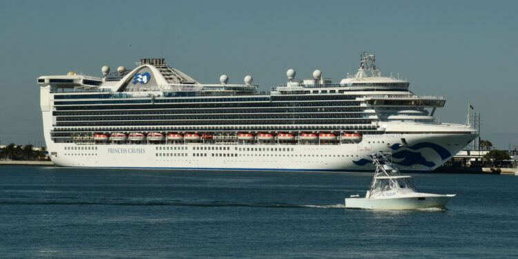 "Están Cansados de Nosotros": El Dramático Cambio de la Industria de Cruceros de Europa al Caribe