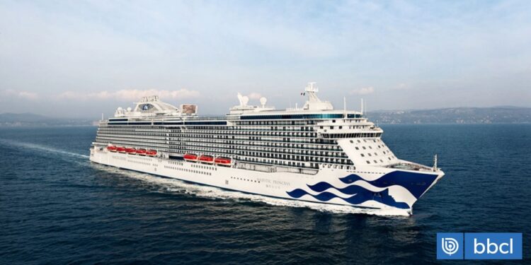 El crucero más grande que ha recalado en Chile llega al Puerto de San Antonio | Nacional