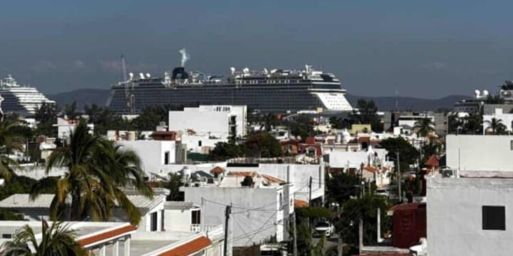 ¡Regalo de Navidad! Llegan más de 9 mil cruceristas a Mazatlán este 25 de diciembre
