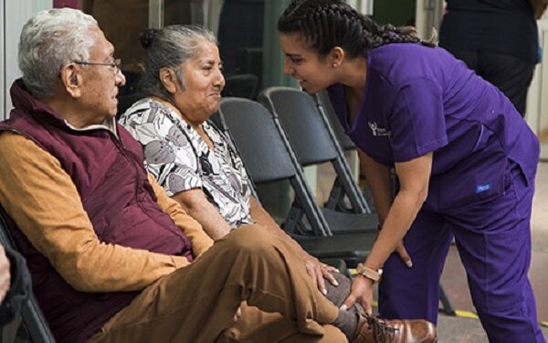 Alertan: diagnóstico tardío agrava impacto del Alzheimer en pacientes y familiares