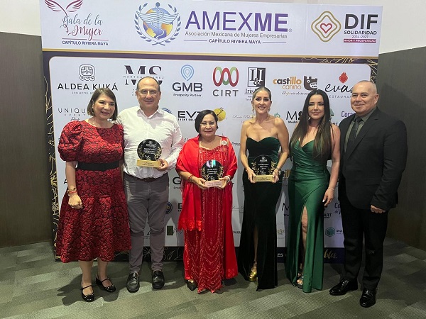 Premian por su exitosa trayectoria de empresaria turistica del caribe mexicano