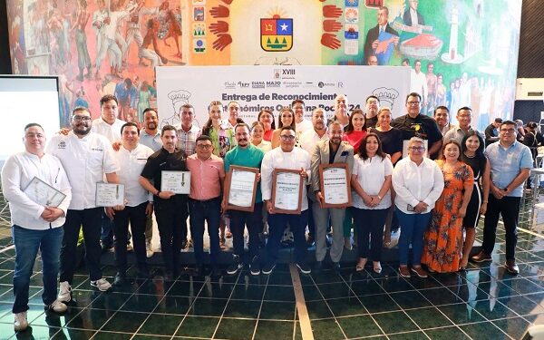 Chef Cancunense es premiado por promover la gastronomia mexicana