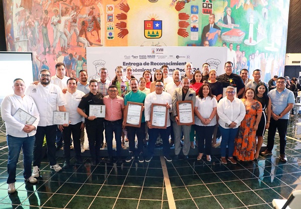 Chef Cancunense es premiado por promover la gastronomia mexicana