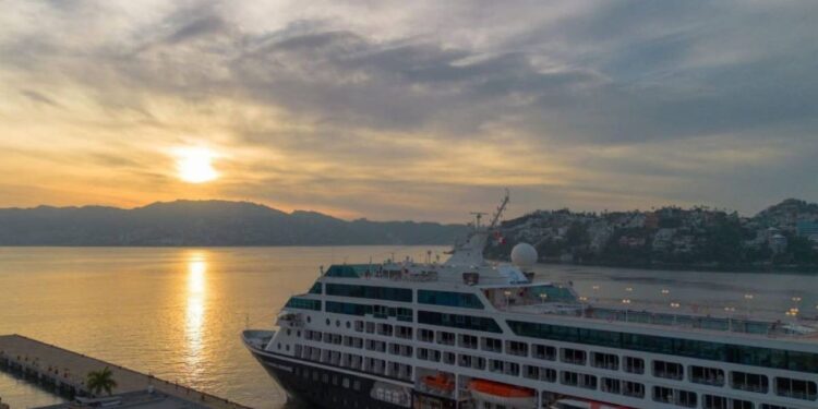 Acapulco recibe el último crucero del 2024 con mil 46 pasajeros