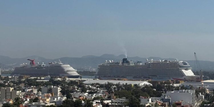 Llegan el ‘Norwegian Joy’ y el ‘Carnival Panorama’ a Mazatlán con más de 9 mil visitantes