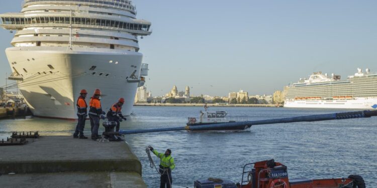 Cádiz prevé 351 escalas de crucero en 2025, lo que representaría un récord de atraques