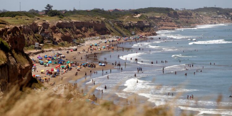 de la Unidad Turística a los acantilados y pequeños bosques