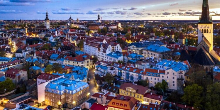Disfrutar en las Noches Negras de Estonia