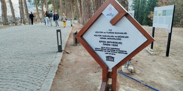 Éfeso, piedras milenarias que cuentan historias