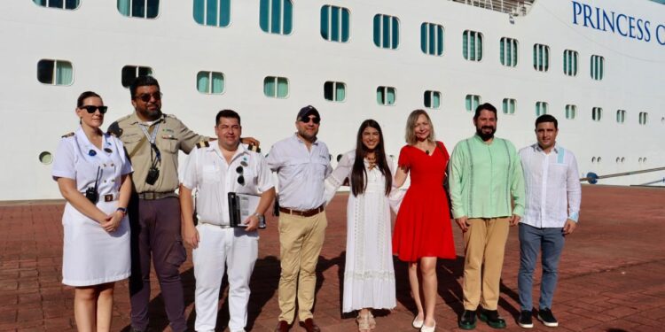 Crucero Coral Princess llega a Puerto Chiapas