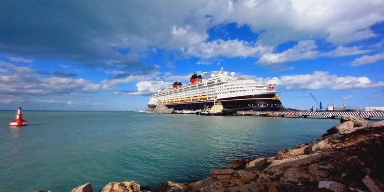Crucero Disney Magic llega a Puerto Progreso, Yucatán - Diario Cambio 22