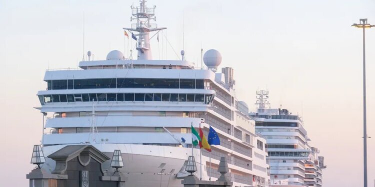 El Puerto de Cádiz hará historia en 2025 con un nuevo récord de escala de cruceros: 396 paradas