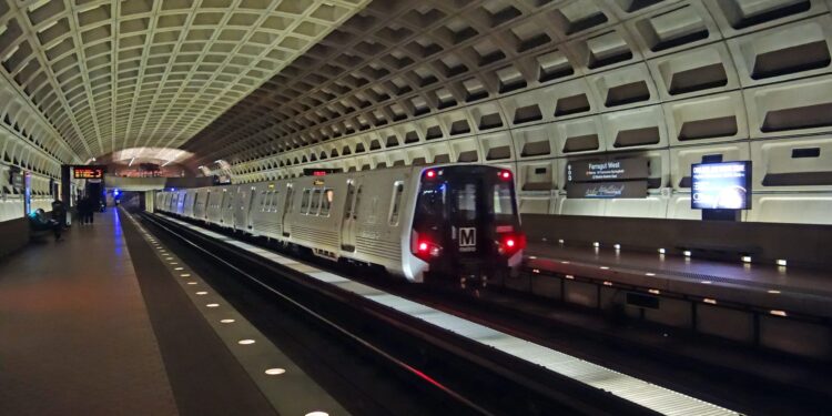Metro de la ciudad ofrece viajes gratis y servicio prolongado en Nochevieja