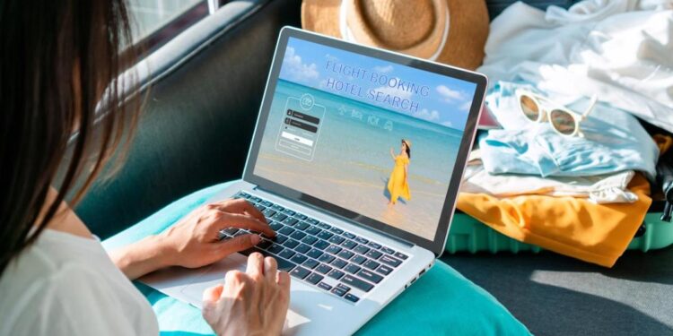 descubre cuál es el mejor día para reservar tu viaje y ahorrar hasta un 65%