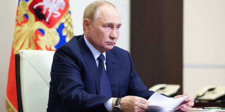 Hombre ruso arrestado por dirigir una agencia de viajes LGBTQ encontrado muerto bajo custodia