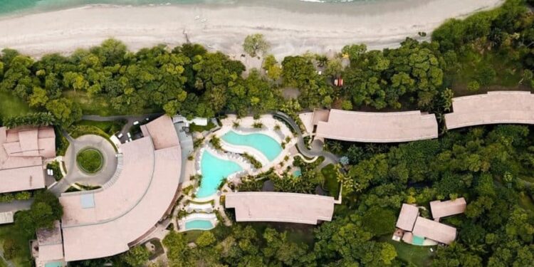 Estos son los 16 mejores hoteles de playa en el mundo para despedir el año y uno está en Costa Rica