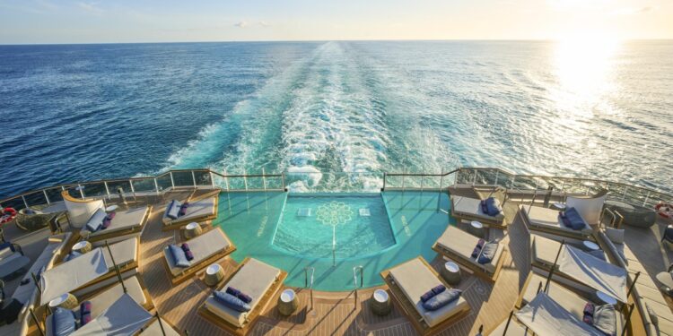 La familia italiana que reina en el mar con Explora, uno de los cruceros más lujosos del mundo