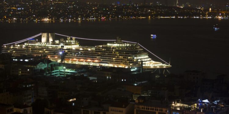 La línea de cruceros más grande del mundo bajo fuego después de que un informe descubriera una estadística alarmante: “Más grande no es mejor”