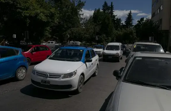 Los viajes en taxis disminuyeron un 50%