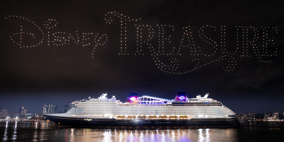 Disney inaugura crucero al Caribe con una Plaza de Coco que exalta la cultura mexicana