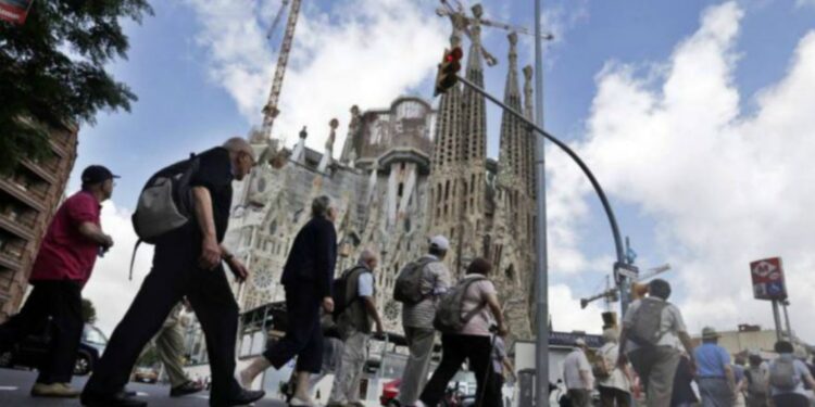 Las agencias de viajes alertan que el registro de viajeros pone en riesgo el turismo en España