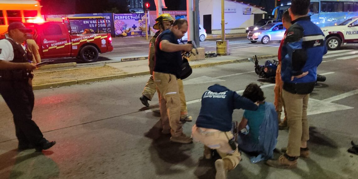 Motociclista atropella a dos mujeres en el crucero de El Pitillal