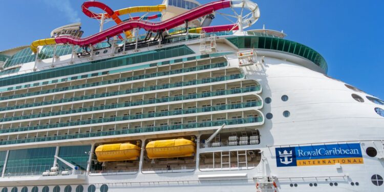 Pasajero muere en crucero de Royal Caribbean – Telemundo San Diego (20)