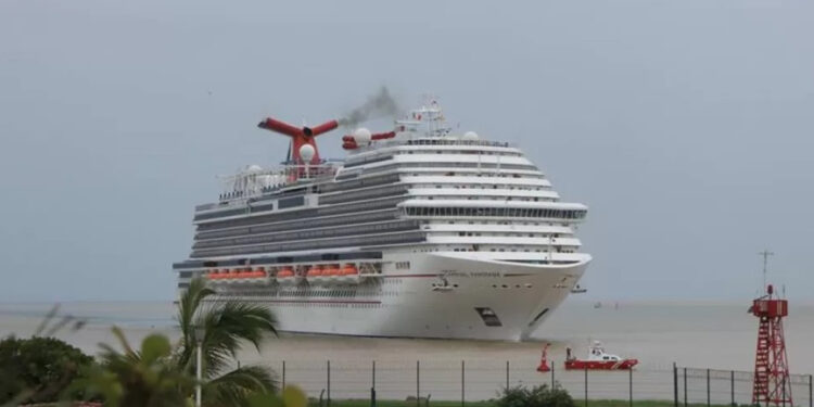 Recibe Puerto Vallarta más de 10 mil turistas